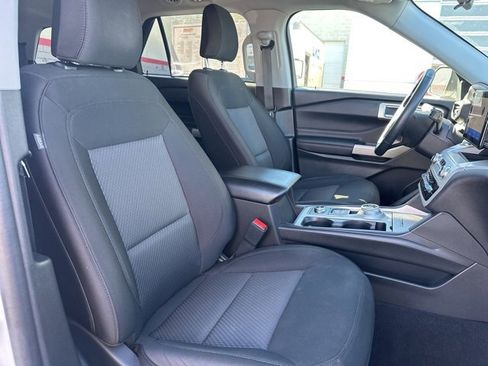 Used 2023 Ford Explorer XLT image 17