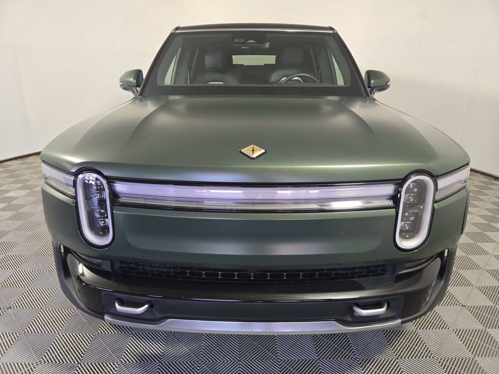 Used 2025 Rivian R1S Adventure Dual AWD/4WD image 8