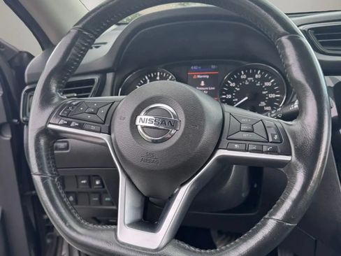 Used 2018 Nissan Rogue SV w/ Premium Package FWD image 23