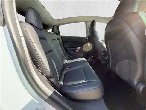 Used 2021 Tesla Model Y Long Range image 22