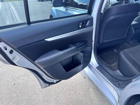 Used 2014 Subaru Legacy 2.5i Premium AWD/4WD image 4