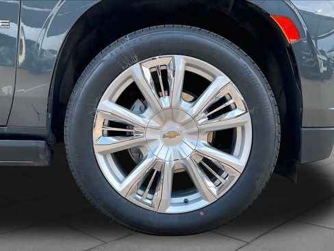 Used 2021 Chevrolet Tahoe High Country w/ Premium Package 2 AWD/4WD image 12
