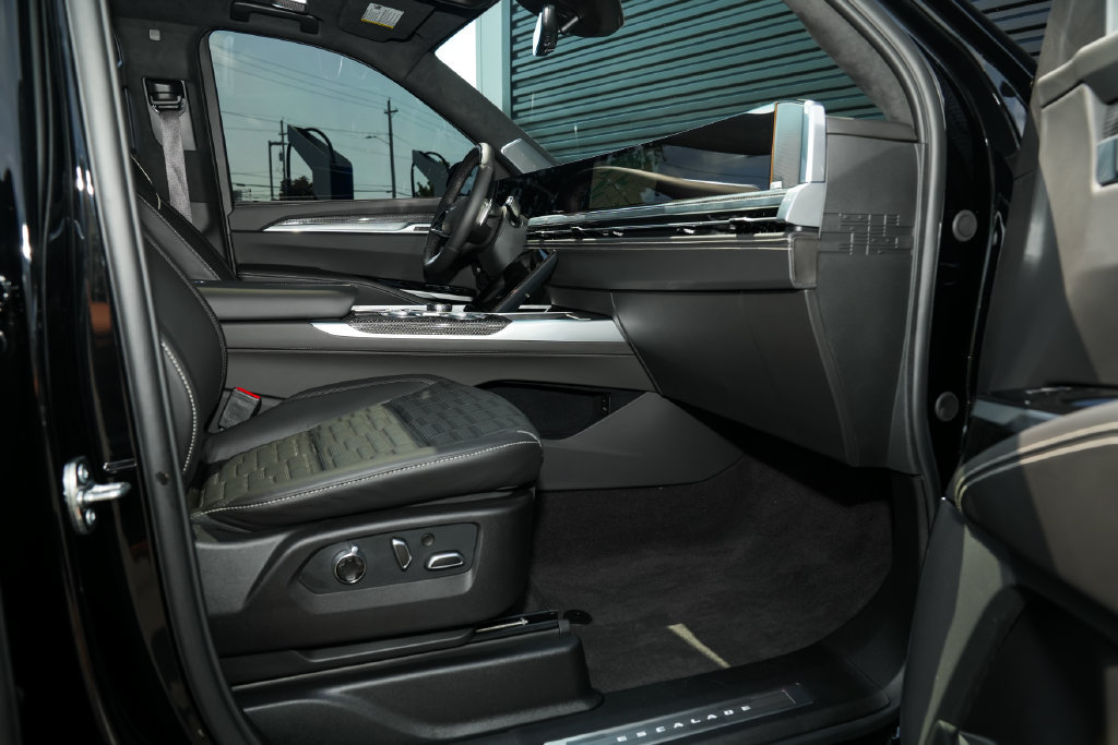 Used 2026 Cadillac Escalade V AWD/4WD image 39