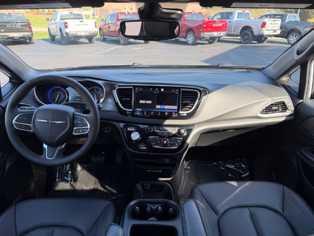 Used 2026 Chrysler Pacifica Select FWD image 21