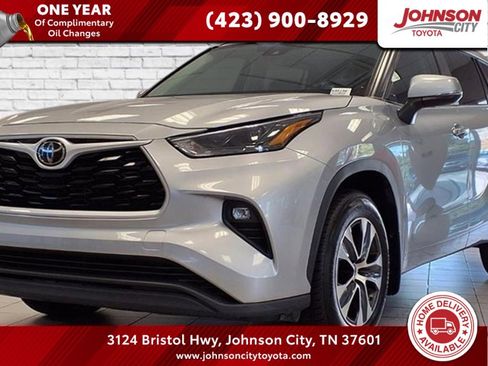 Used 2023 Toyota Highlander XLE image 1