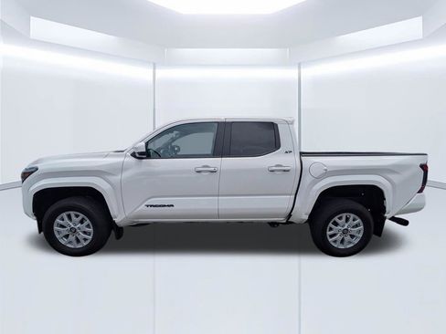 Used 2024 Toyota Tacoma SR5 RWD image 7