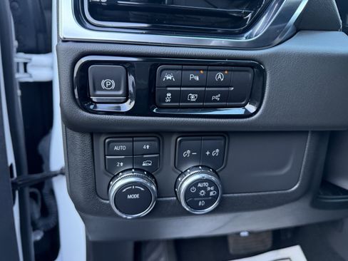 Used 2025 GMC Yukon XL Denali image 18