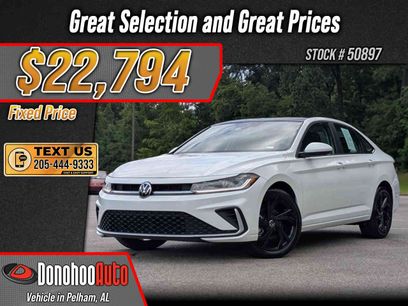 Used 2025 Volkswagen Jetta SE w/ Sunroof Package