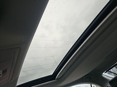 Used 2018 Lexus ES 350 w/ Luxury Package w/Wood Trim image 20