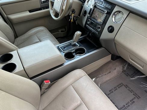 Used 2013 Ford Expedition Limited RWD image 19
