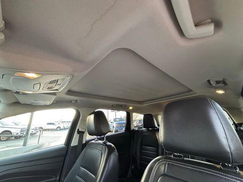 Used 2017 Ford Escape SE w/ SE Leather Comfort Package image 25