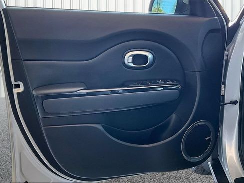 Used 2014 Kia Soul ! w/ Sun & Sound Package FWD image 16