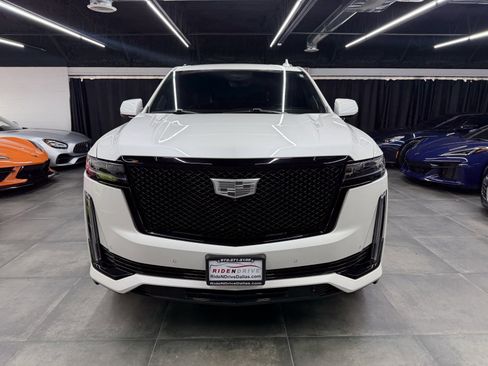 Used 2023 Cadillac Escalade Sport Platinum w/ LPO, ONYX Package image 10