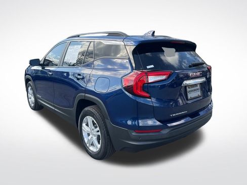 Used 2022 GMC Terrain SLE w/ Driver Convenience Package image 3