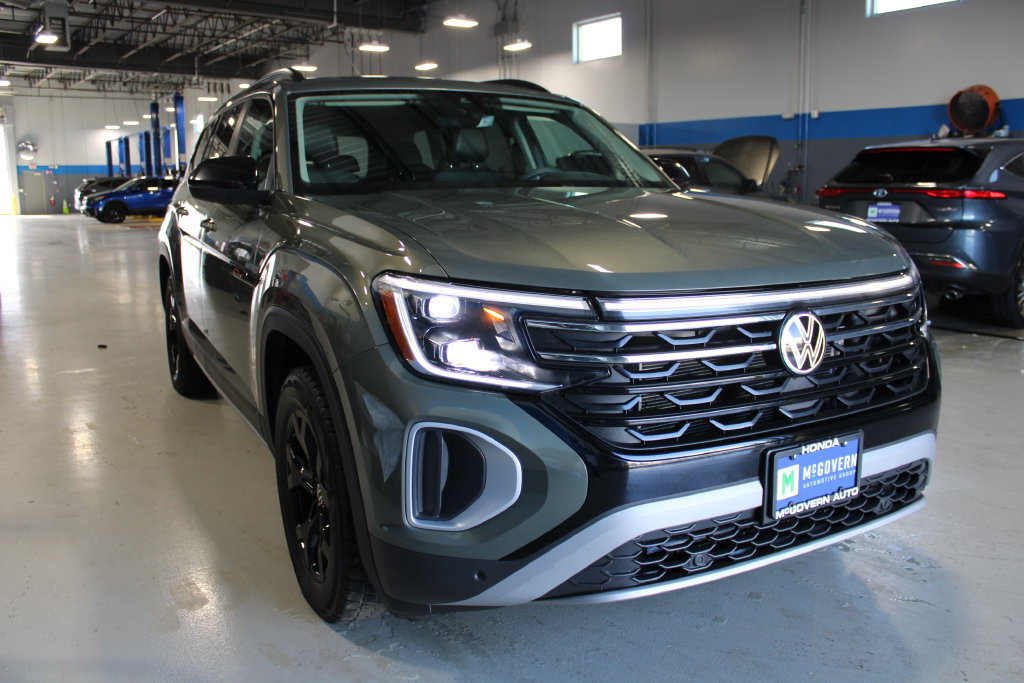 Used 2024 Volkswagen Atlas Peak Edition SE AWD/4WD image 3