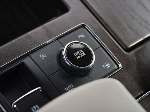 Used 2020 Lincoln Navigator L Reserve w/ Luxury Package AWD/4WD image 13
