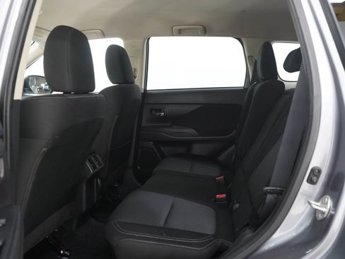 Used 2019 Mitsubishi Outlander ES AWD/4WD image 15
