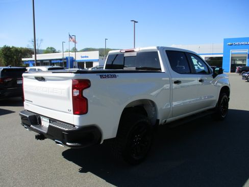 Used 2025 Chevrolet Silverado 1500 LT Trail Boss w/ Convenience Package II AWD/4WD image 5