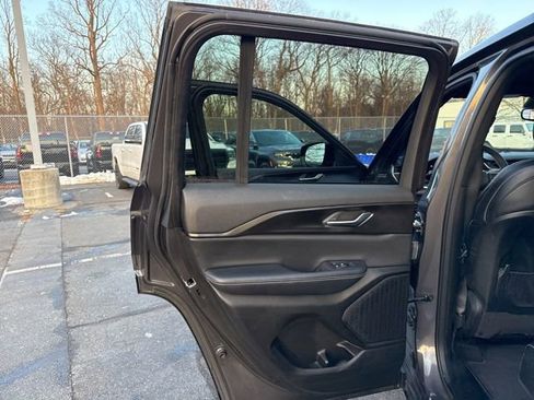 Used 2023 Jeep Grand Cherokee Altitude image 32