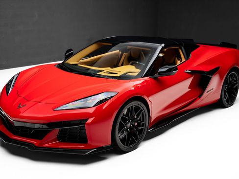 Used 2023 Chevrolet Corvette Z06 w/ Battery Protection Package RWD image 5