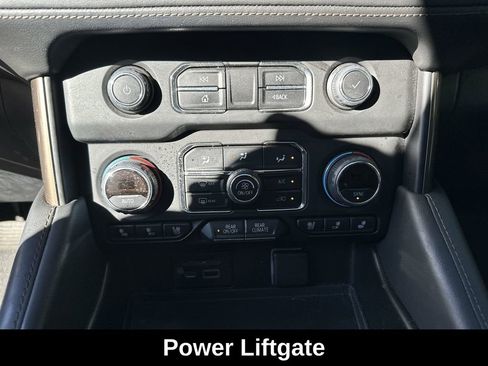 Used 2021 Chevrolet Suburban High Country w/ Premium Package 2 image 25