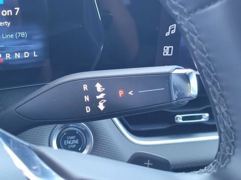 Used 2025 Chevrolet Equinox LT w/ Convenience Package II FWD image 13