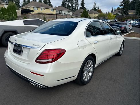 Used 2017 Mercedes-Benz E 300 4MATIC image 6