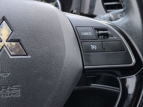 Used 2017 Mitsubishi Outlander SE image 25