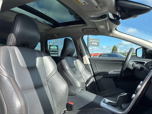Used 2017 Volvo XC60 T5 Dynamic w/ Preferred Option Package image 16