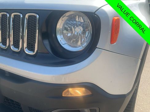 Used 2017 Jeep Renegade Latitude AWD/4WD image 31
