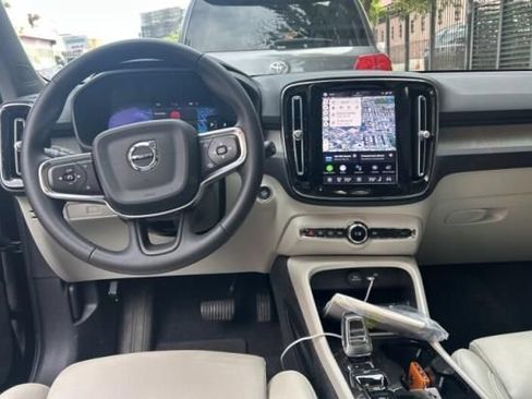 Used 2024 Volvo XC40 B5 Plus w/ Protection Package Premier AWD/4WD image 3