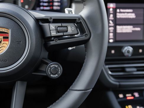 New 2026 Porsche Macan image 16