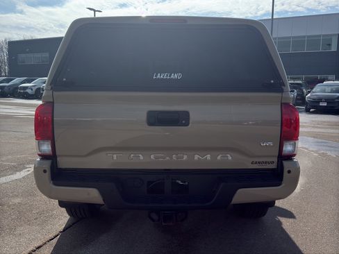 Used 2016 Toyota Tacoma TRD Sport image 7