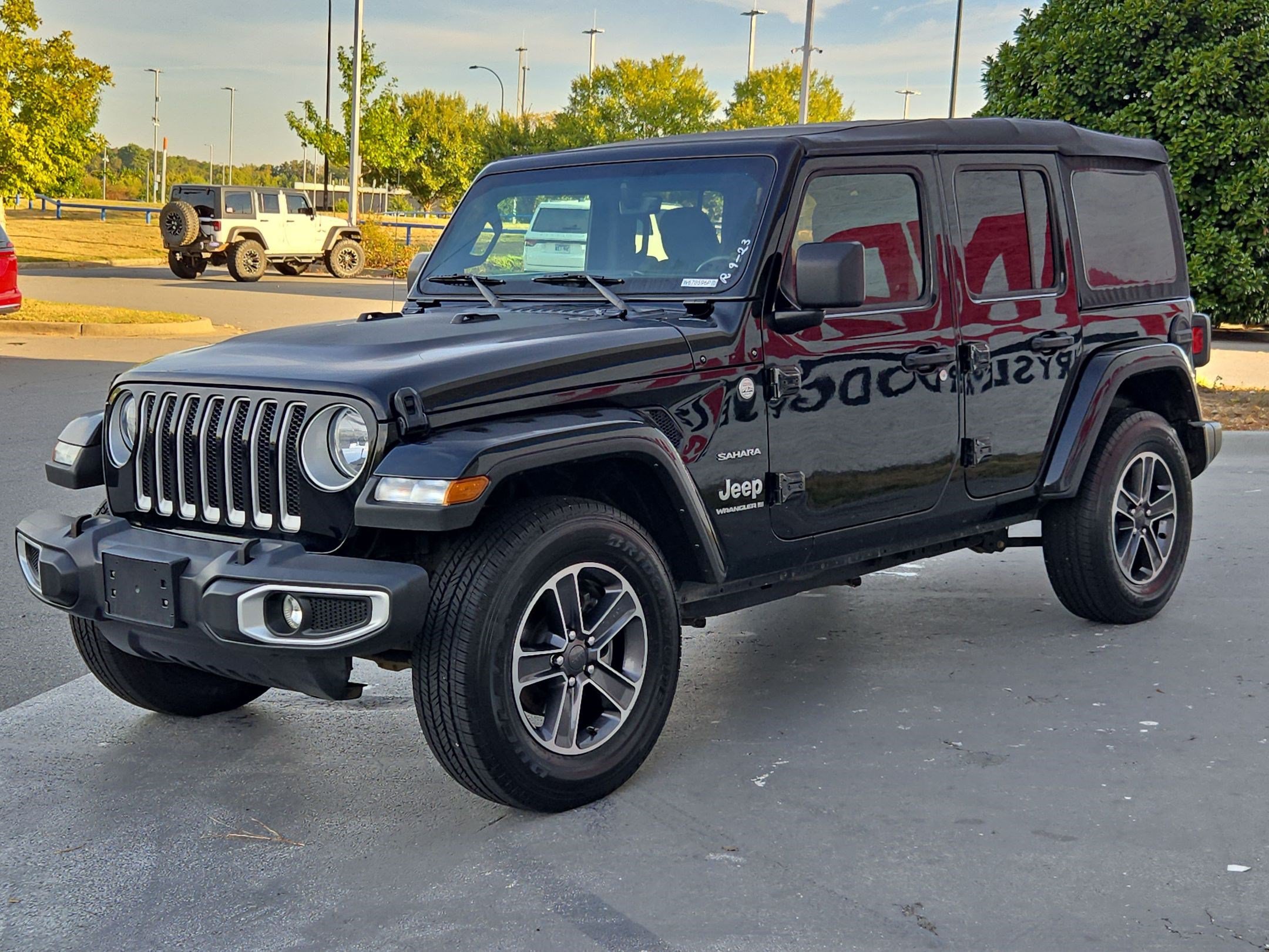 Used 2023 Jeep Wrangler Unlimited Sahara w/ Cold Weather Group AWD/4WD image 3