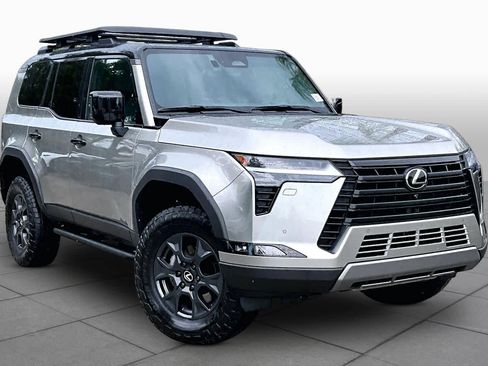 Used 2025 Lexus GX 550 w/ Accessory Package (32) AWD/4WD image 3