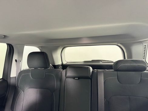 Used 2023 Jeep Grand Cherokee Laredo X image 5