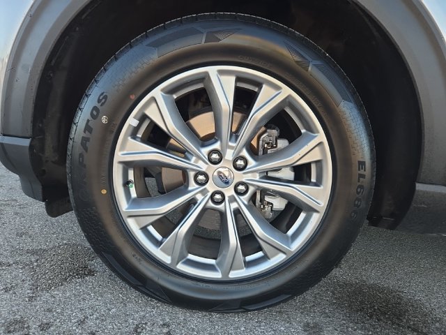 Used 2024 Ford Explorer XLT w/ Equipment Group 202A AWD/4WD image 4