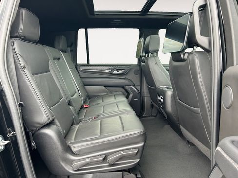Used 2024 GMC Yukon XL Denali w/ Advanced Technology Package AWD/4WD image 12