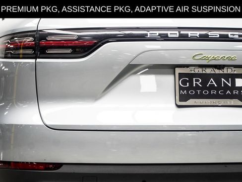 Used 2023 Porsche Cayenne w/ Premium Package AWD/4WD image 17