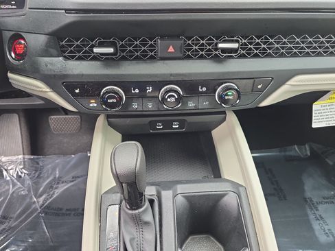 Certified 2025 Honda Accord SE image 22