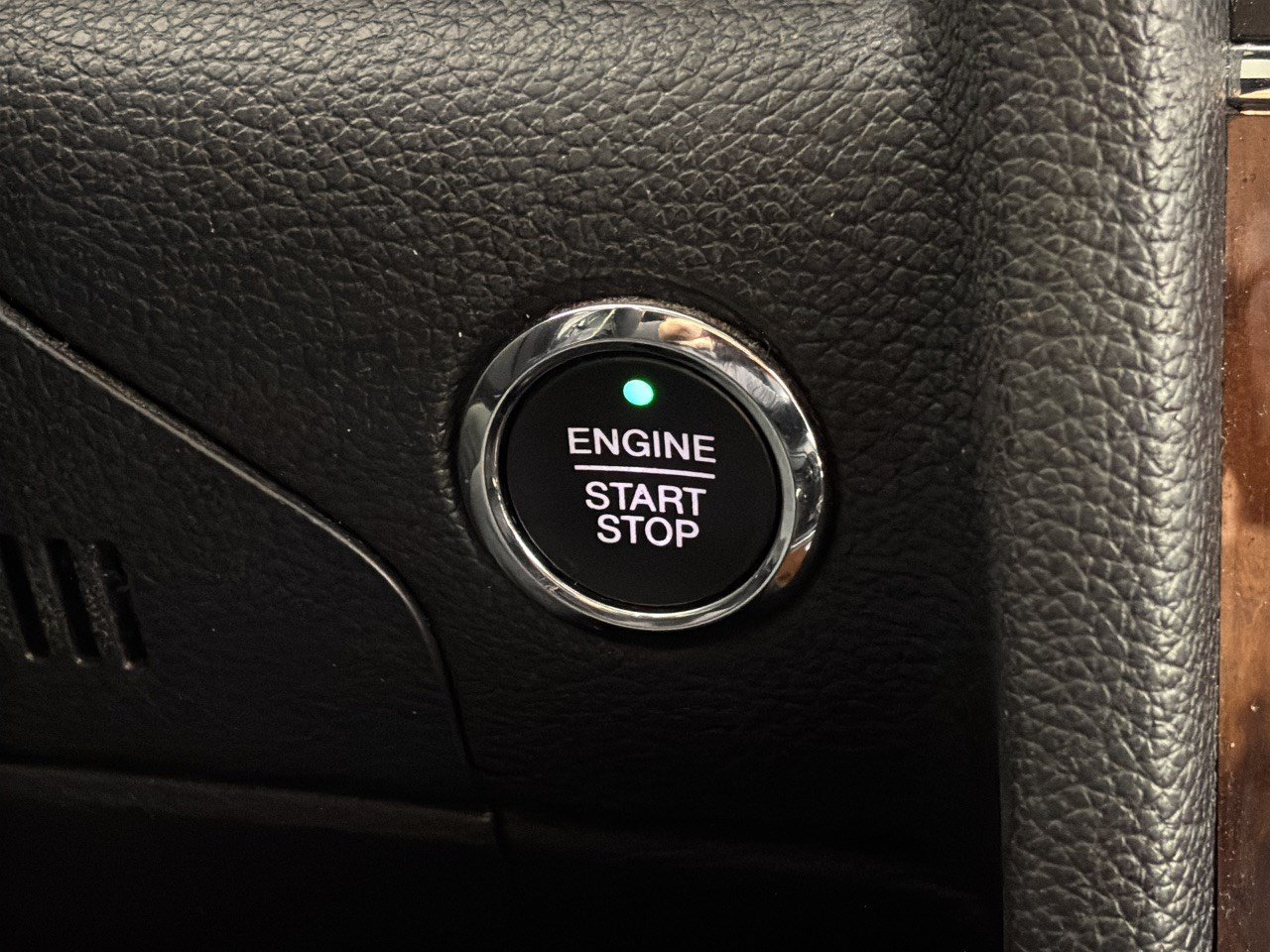Used 2016 Lincoln Navigator L Select RWD image 20
