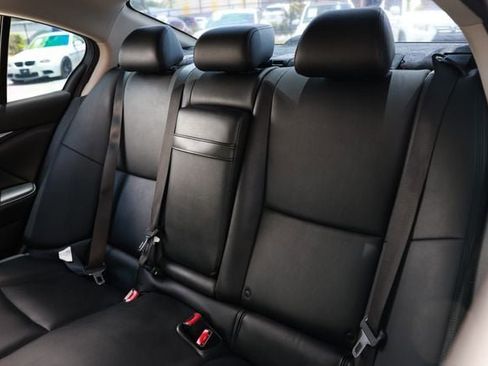 Used 2017 INFINITI Q50 Signature Edition w/ All Weather Package (L93) RWD image 11