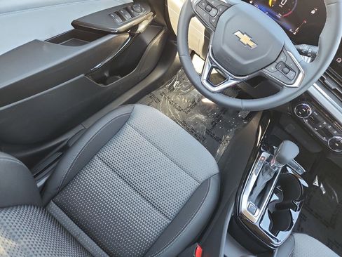 Used 2026 Chevrolet Trax LT w/ LT Convenience Package FWD image 15