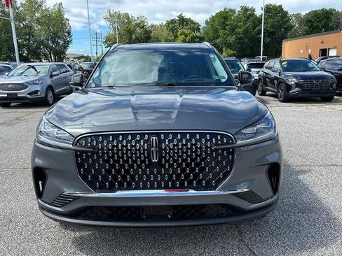 Used 2025 Lincoln Aviator Reserve w/ Luxury Package image 7