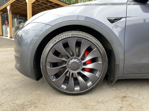 Used 2023 Tesla Model Y Performance AWD/4WD image 10