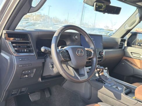 Used 2024 Lexus GX 550 w/ Accessory Package (Z1) AWD/4WD image 10