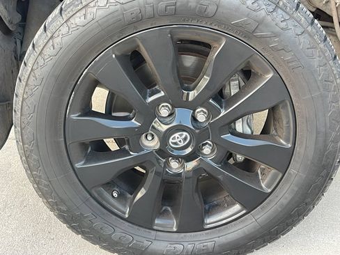Used 2020 Toyota Tundra SR5 w/ SR5 Convenience Package RWD image 5