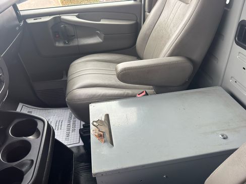 Used 2015 Chevrolet Express 3500 image 21