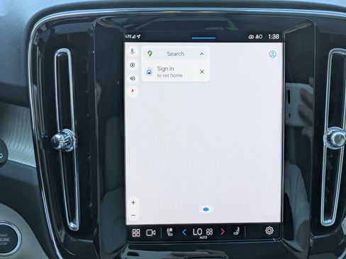 Used 2025 Volvo XC40 B5 Ultra image 23