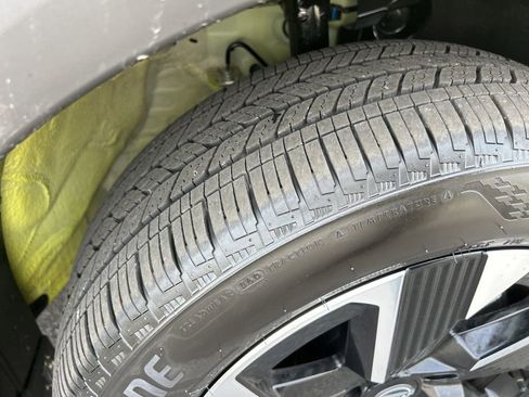 Used 2025 Nissan Kicks SR image 37